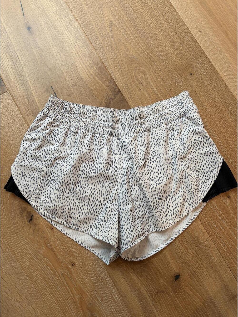 Women's Lululemon Shorts Black/White